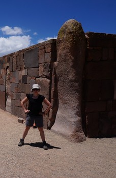 <!DOCTYPE html>
<html>
<head>
</head>
<body>
<ul>
<li>Recojo del hotel y traslado hasta la ciudad de El Alto en telef&eacute;rico disfrutando del paisaje de la ciudad de La Paz. Continuaci&oacute;n en bus compartido a Tiwanaku. Visita a la Pir&aacute;mide de Akapana, el Templete Semisubterr&aacute;neo, el Templo de Kalasasaya, la Puerta del Sol, el Monolito Ponce y el ingreso a Puma Punku. Retorno a la ciudad de La Paz, finalizando el tour en el Hotel.</li>
</ul>
</body>
</html>